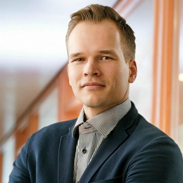 Olli Iivanainen, Myyntipäällikkö