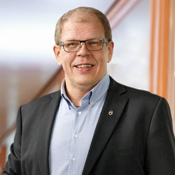 Petri Kauppinen, Palvelupäällikkö